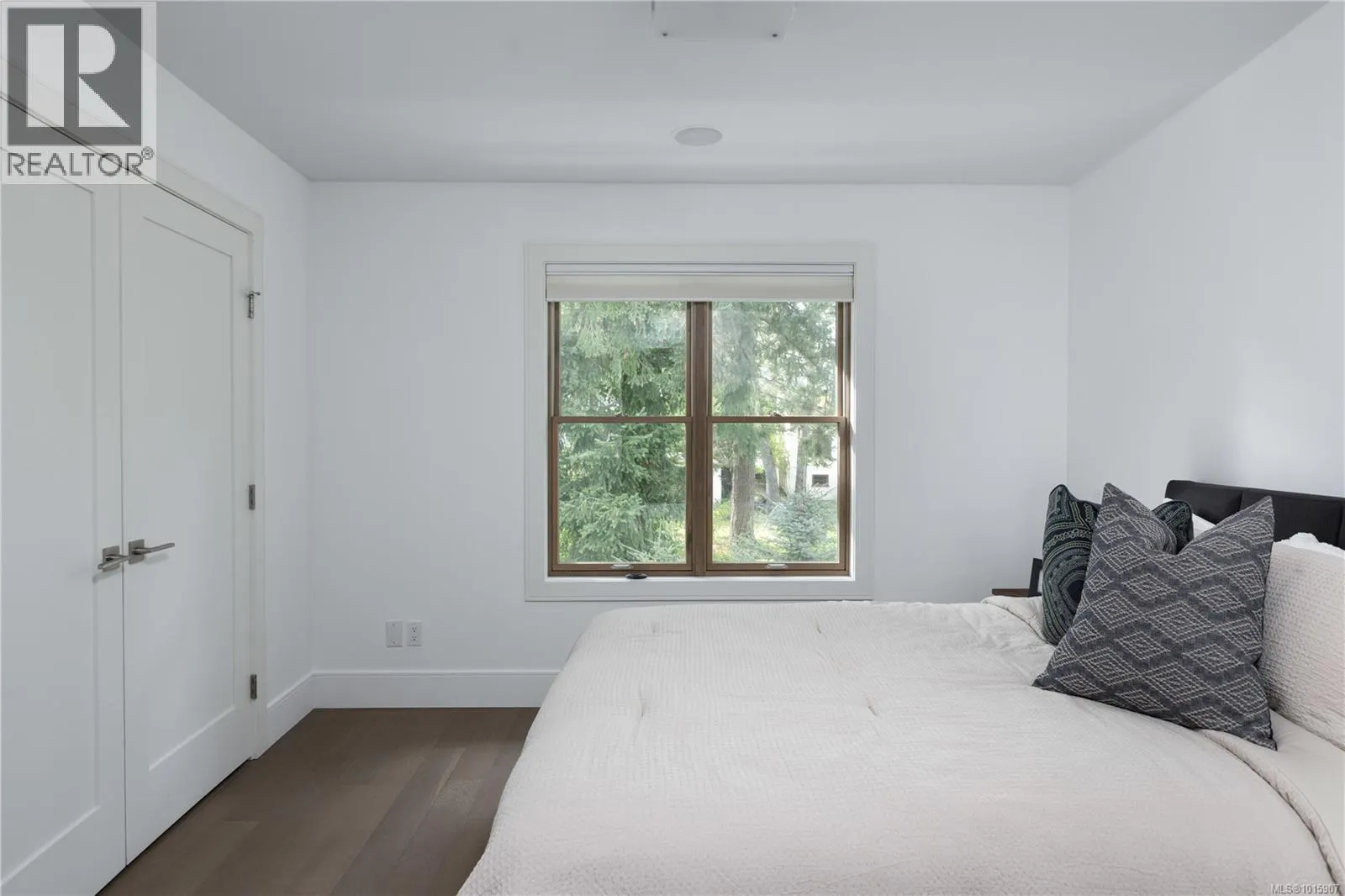 1198 Hewlett Pl