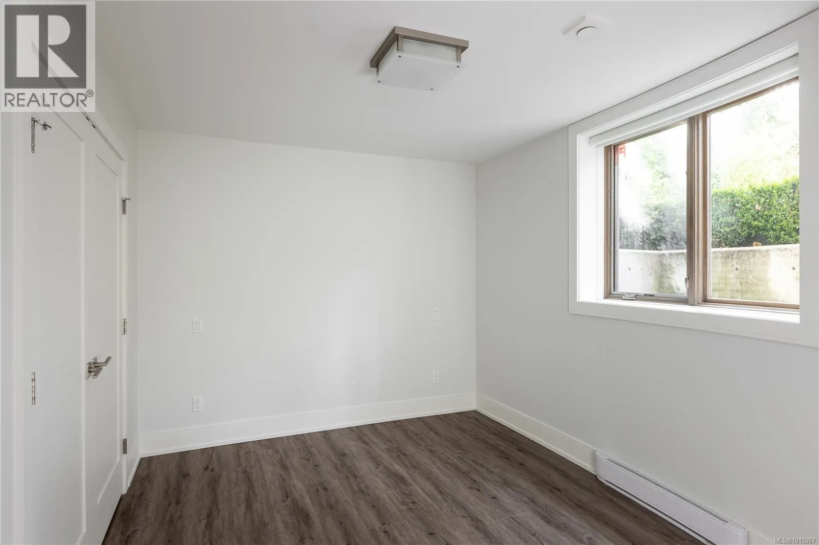 1198 Hewlett Pl