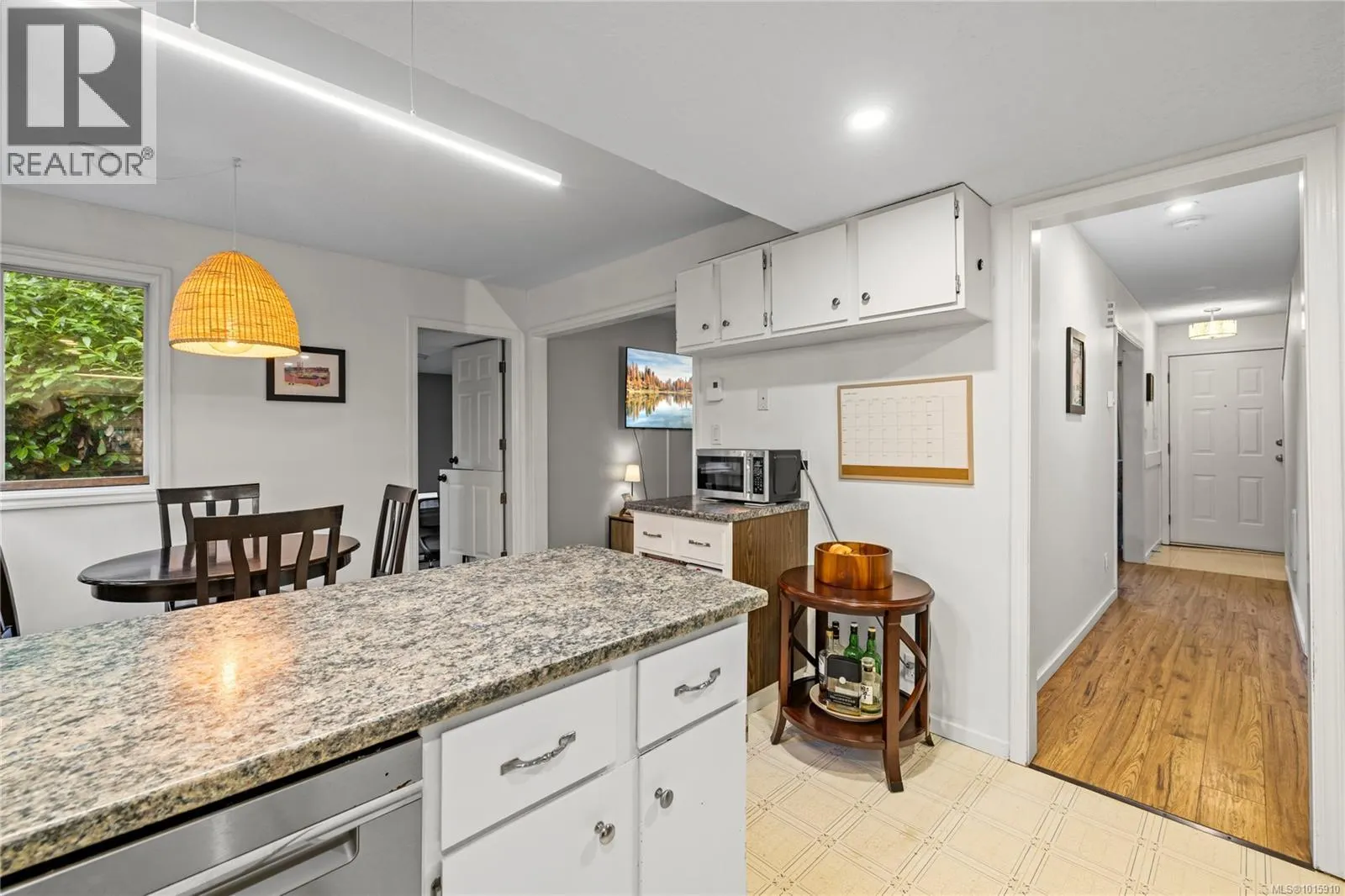 3711 Long Lake Terr