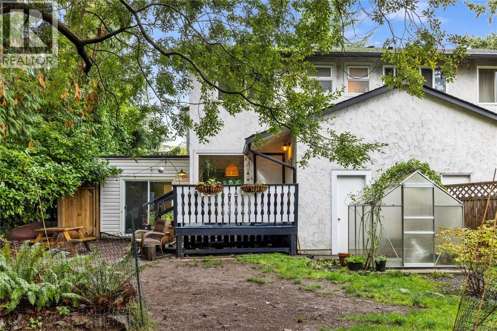 3711 Long Lake Terr