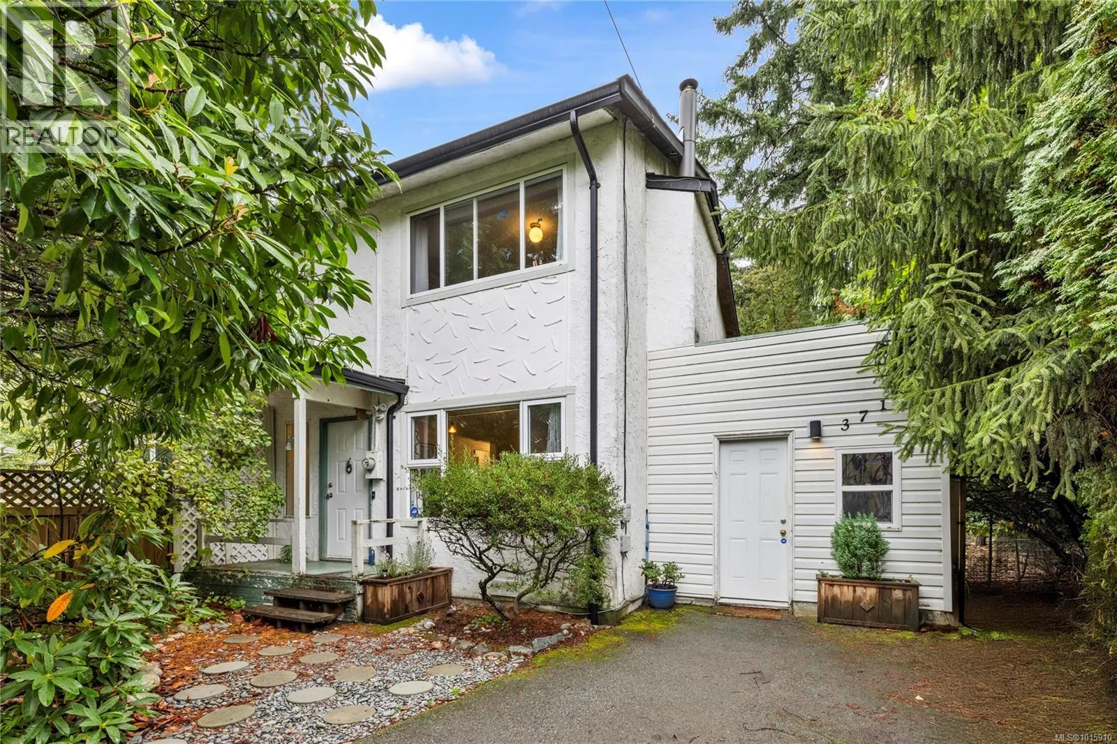 3711 Long Lake Terr
