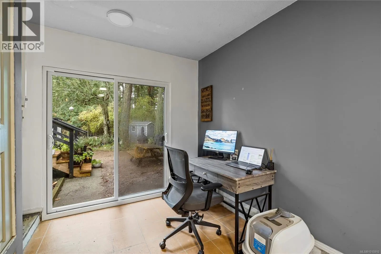 3711 Long Lake Terr