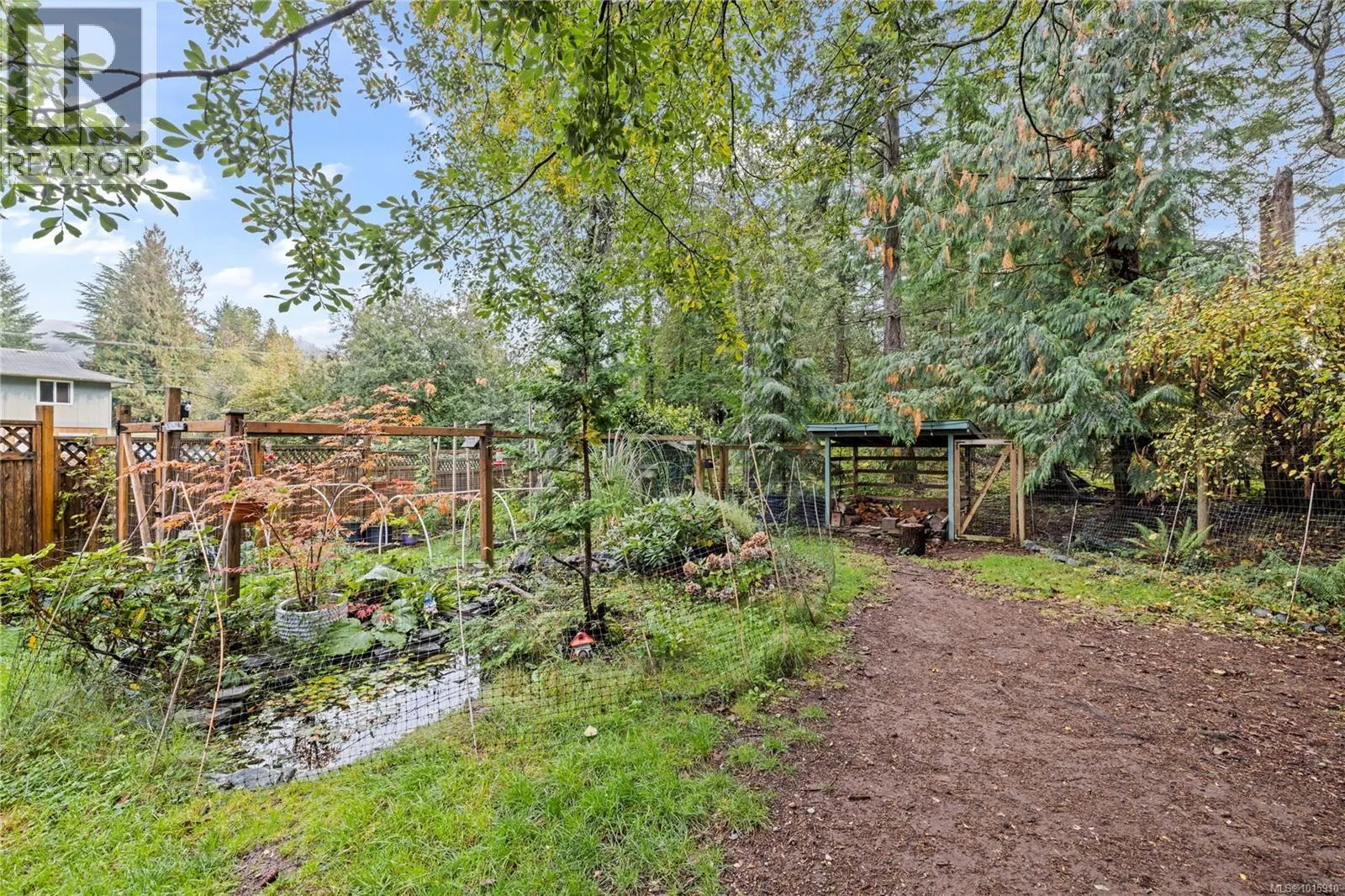 3711 Long Lake Terr
