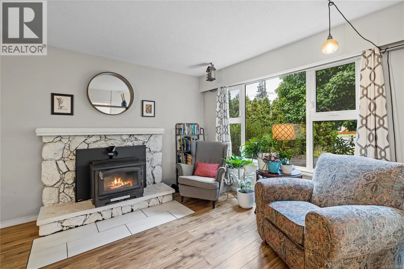 3711 Long Lake Terr