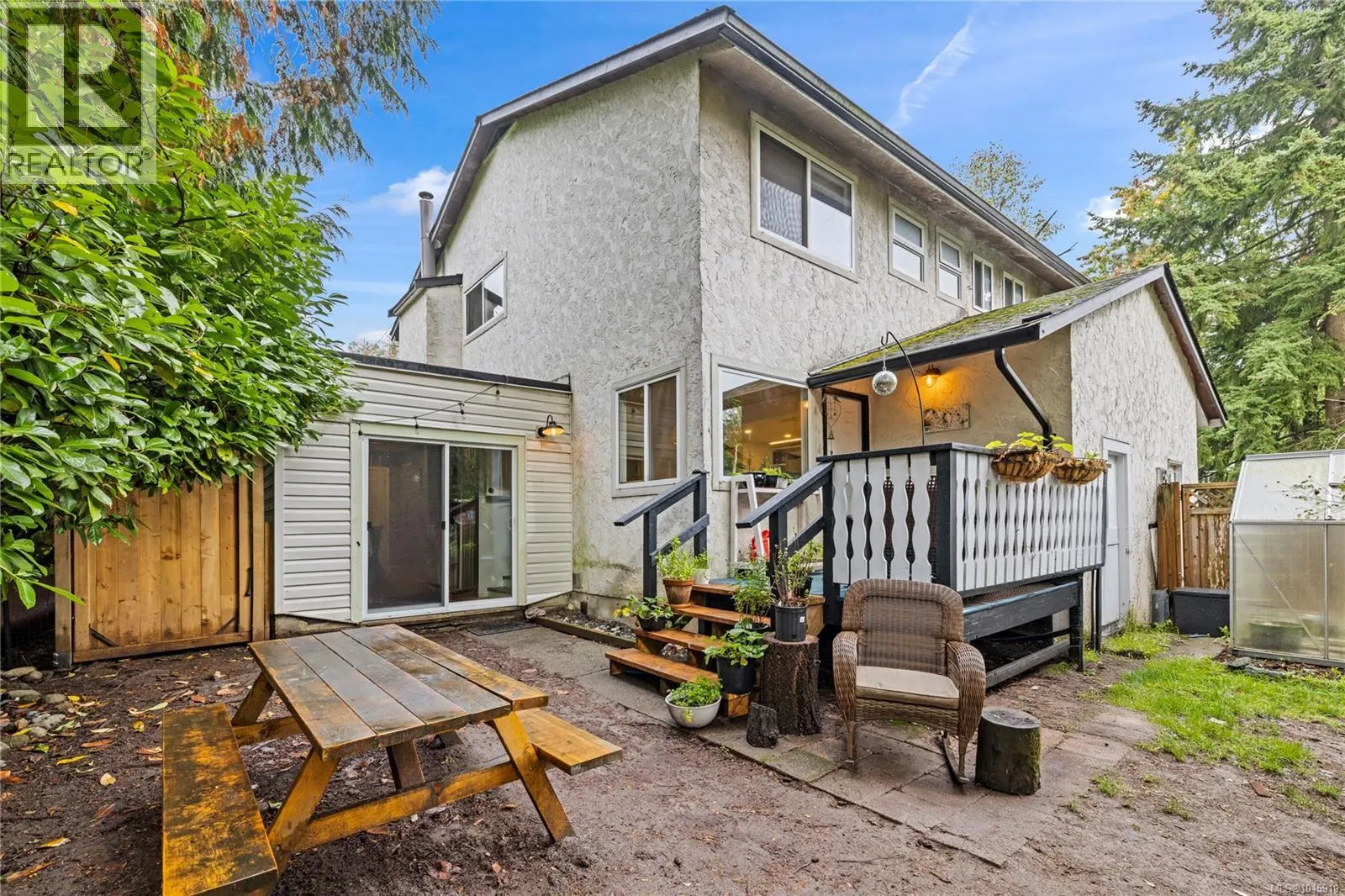 3711 Long Lake Terr