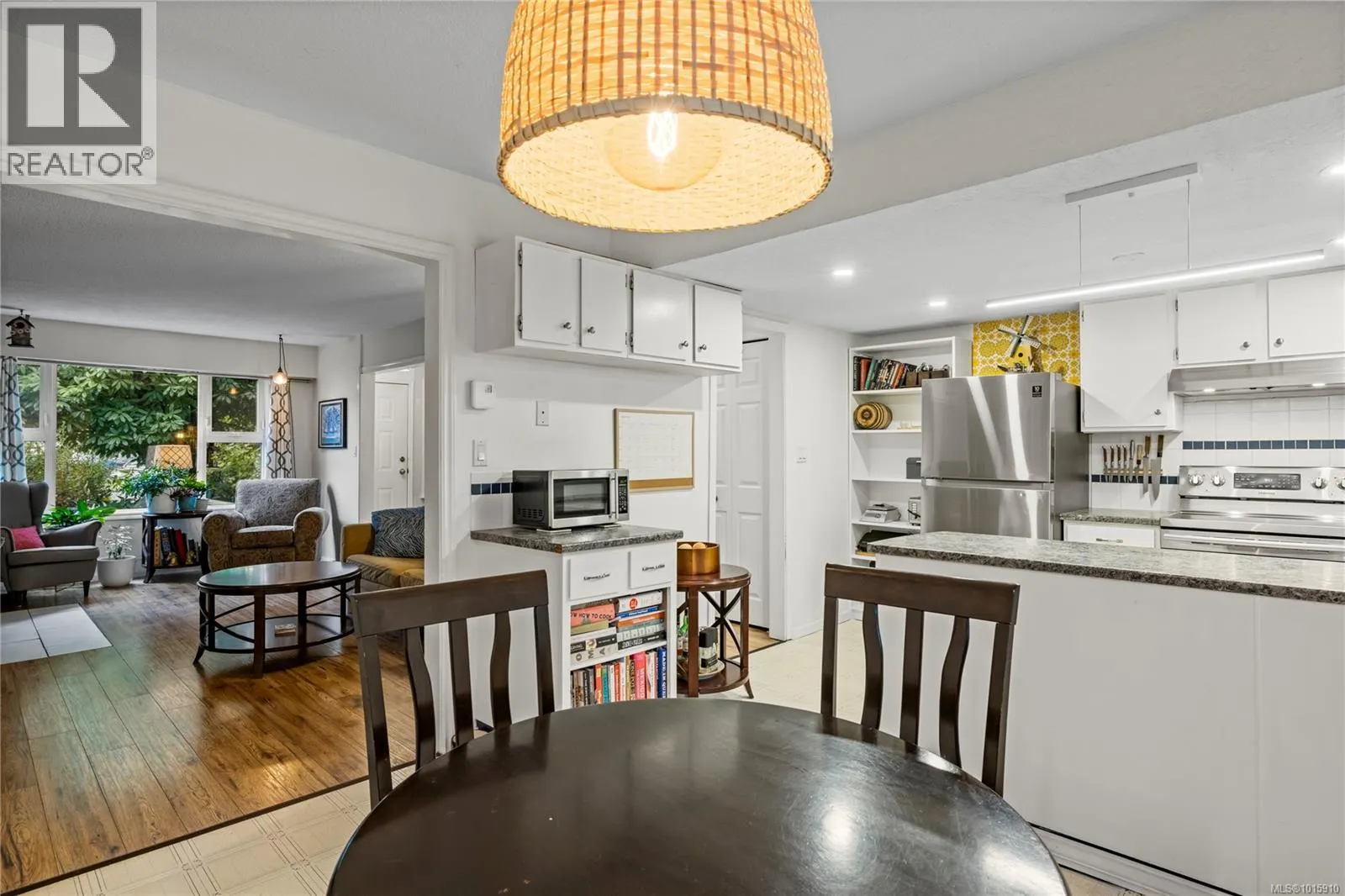 3711 Long Lake Terr