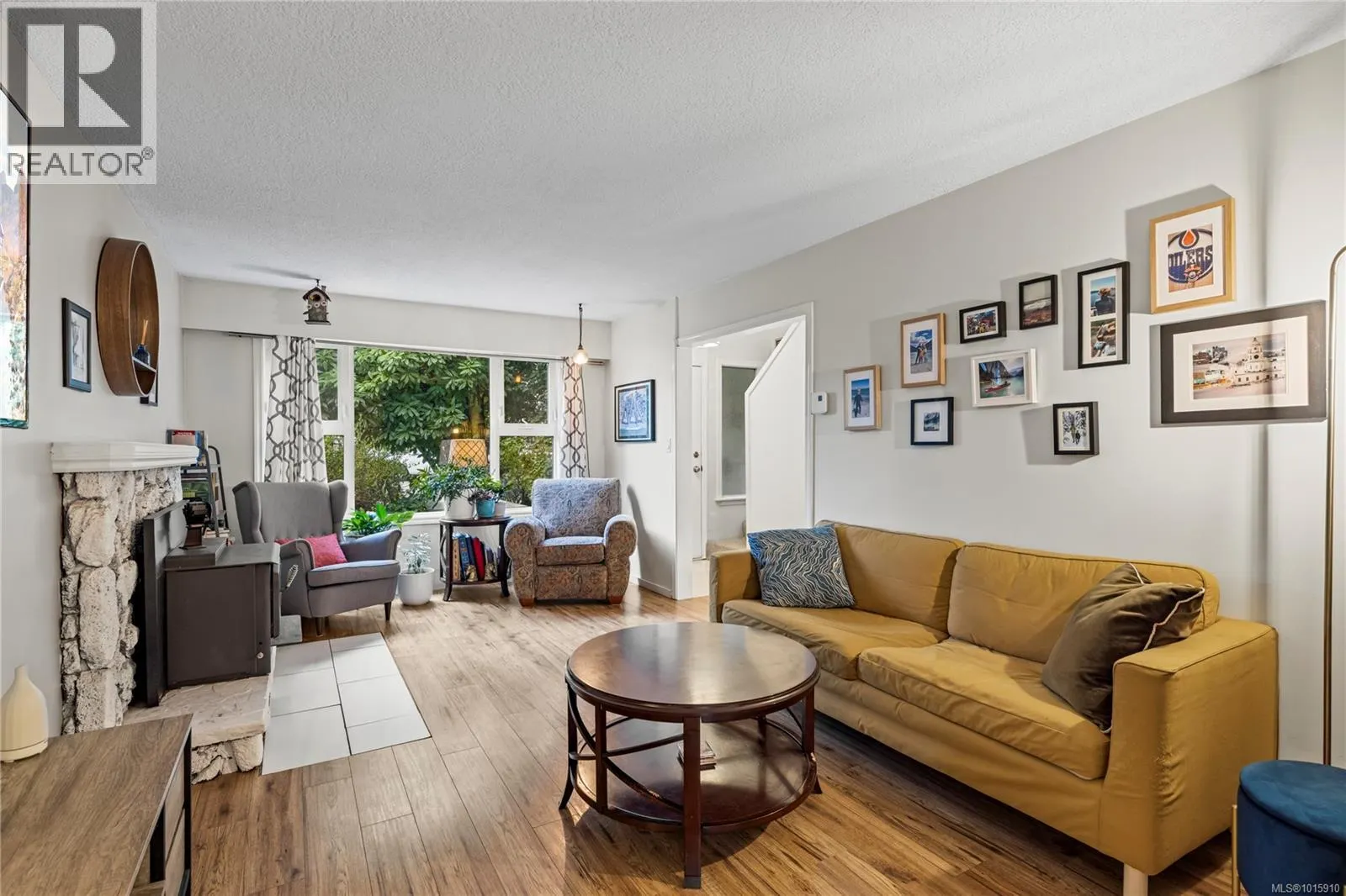 3711 Long Lake Terr