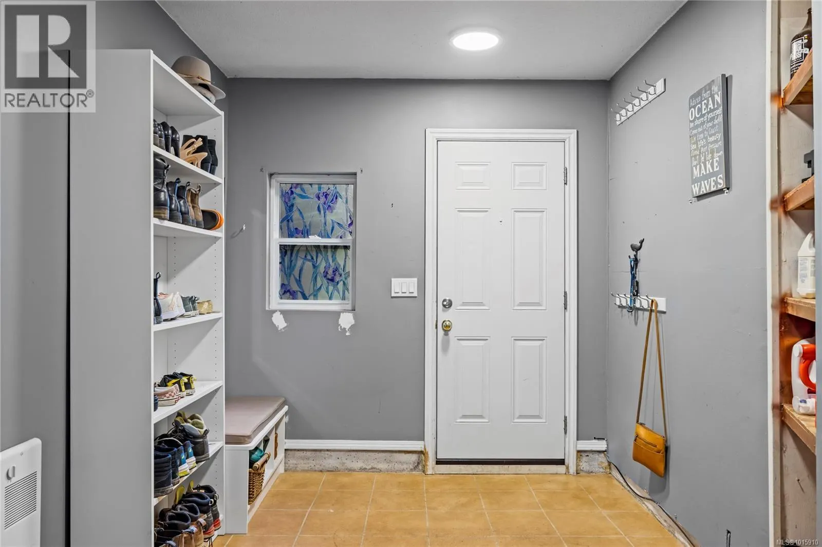 3711 Long Lake Terr