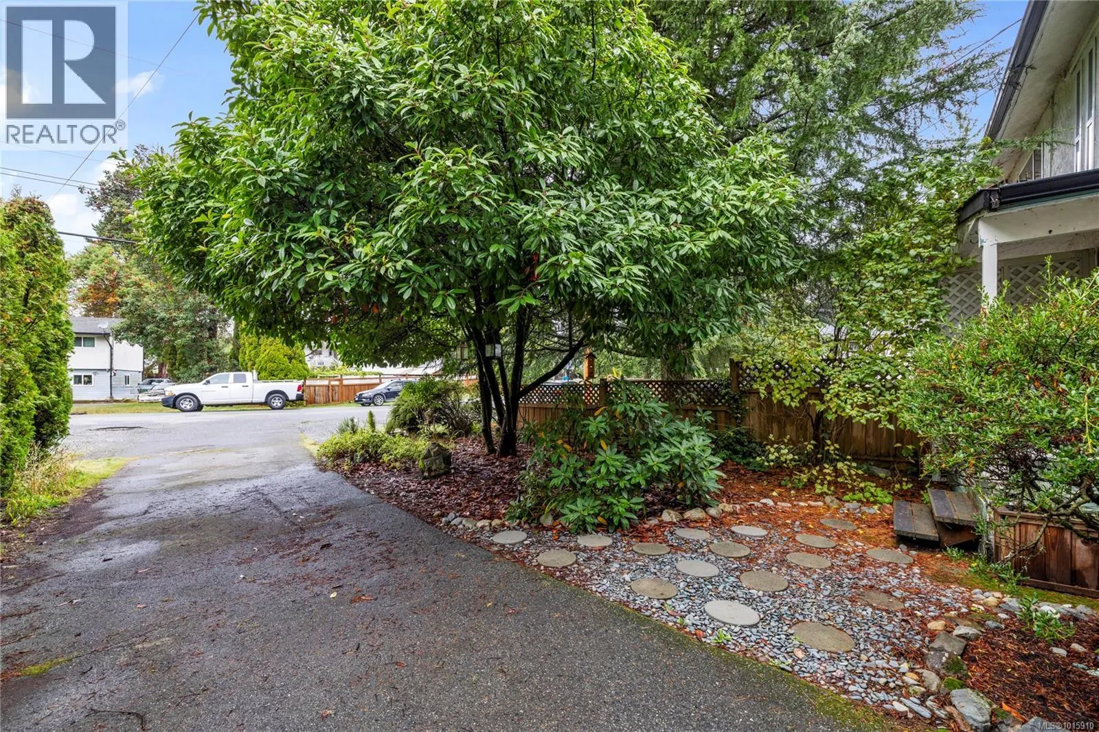 3711 Long Lake Terr