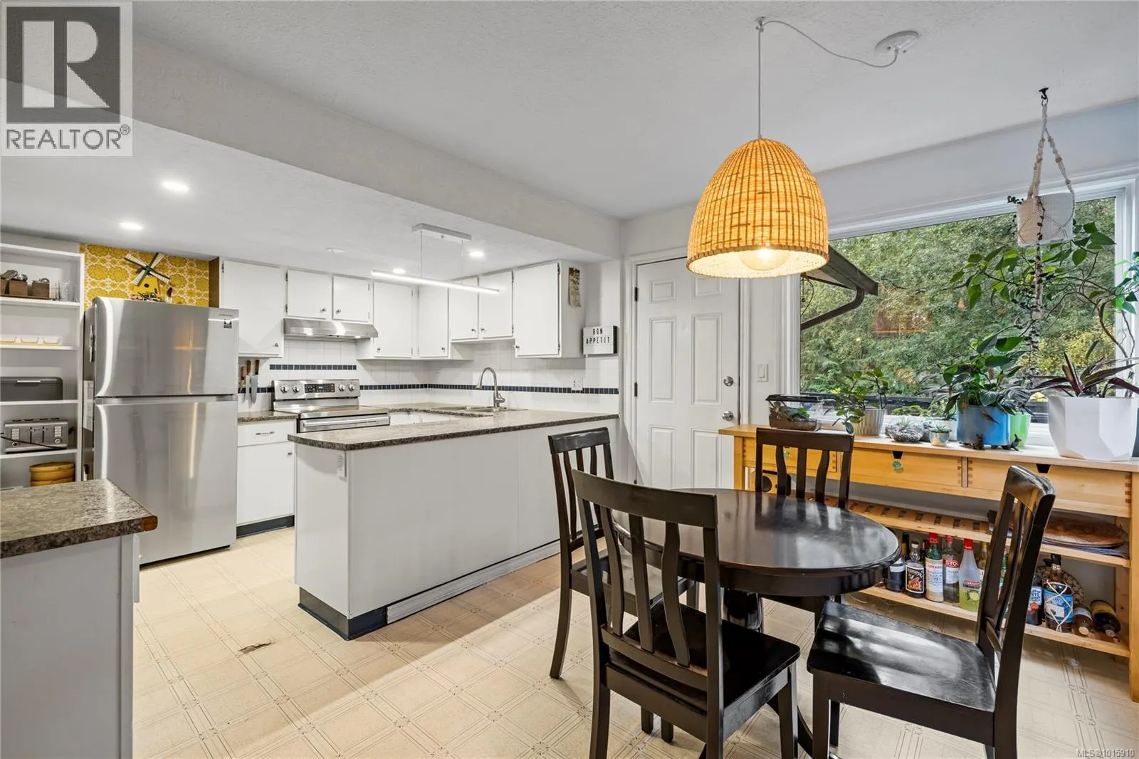 3711 Long Lake Terr