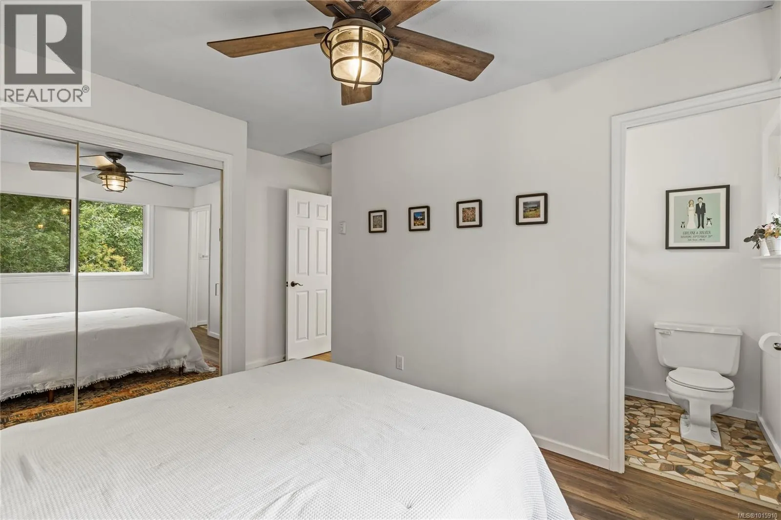 3711 Long Lake Terr