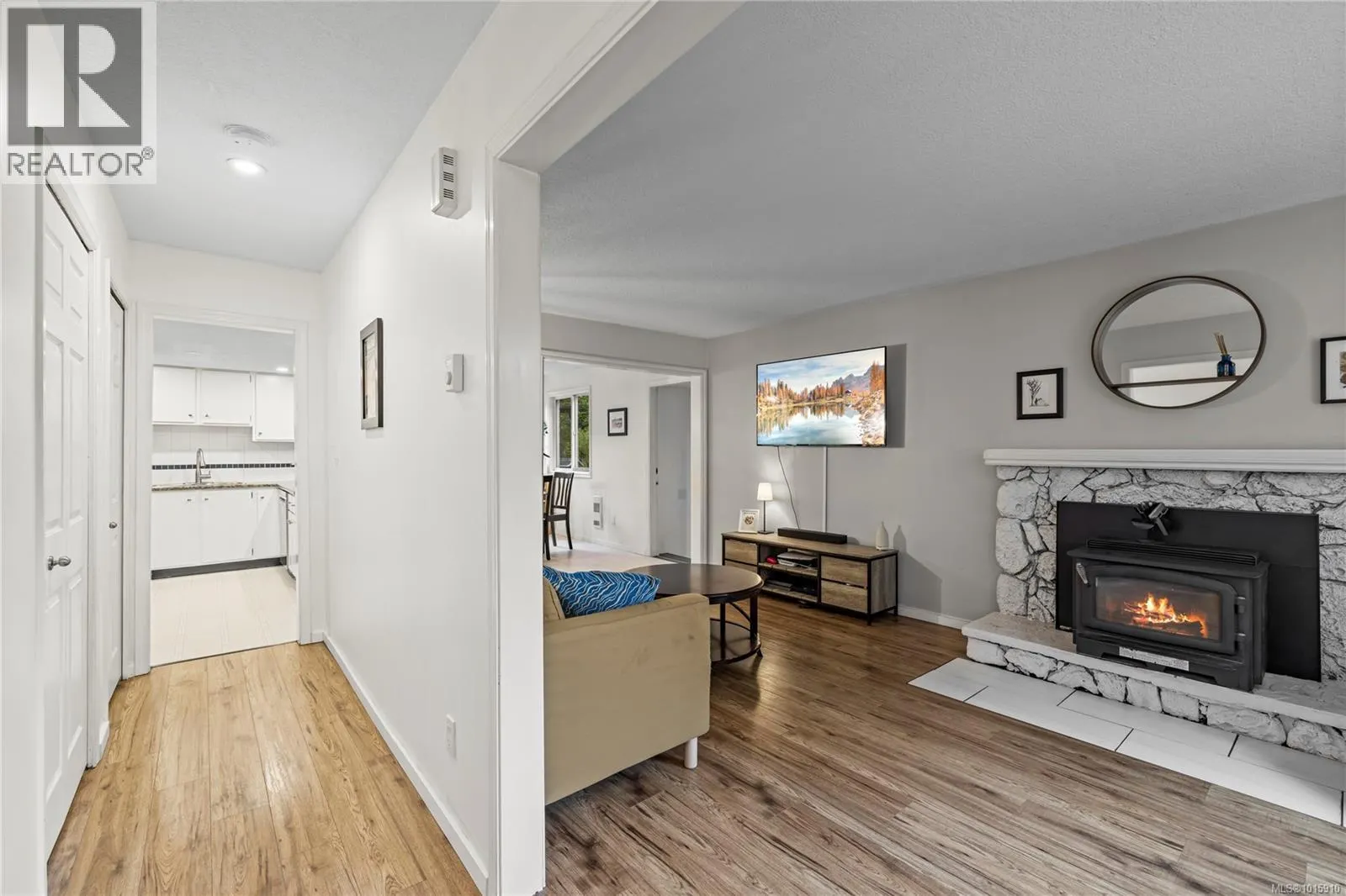 3711 Long Lake Terr