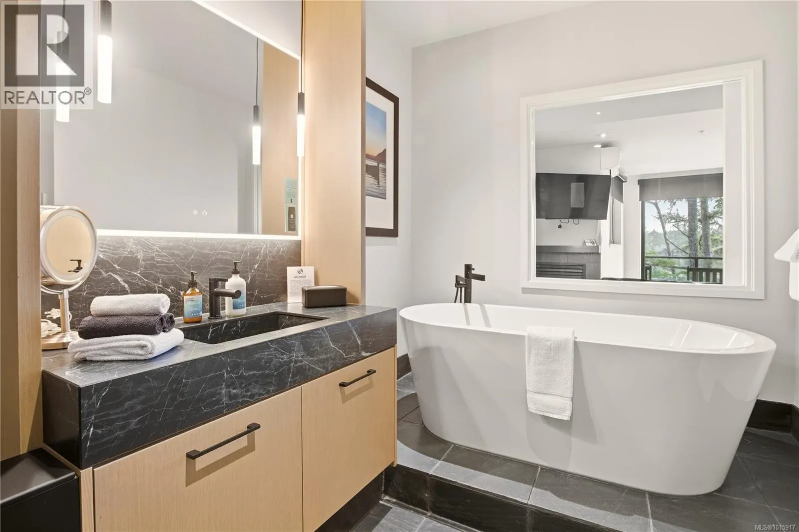 302 596 Marine Dr