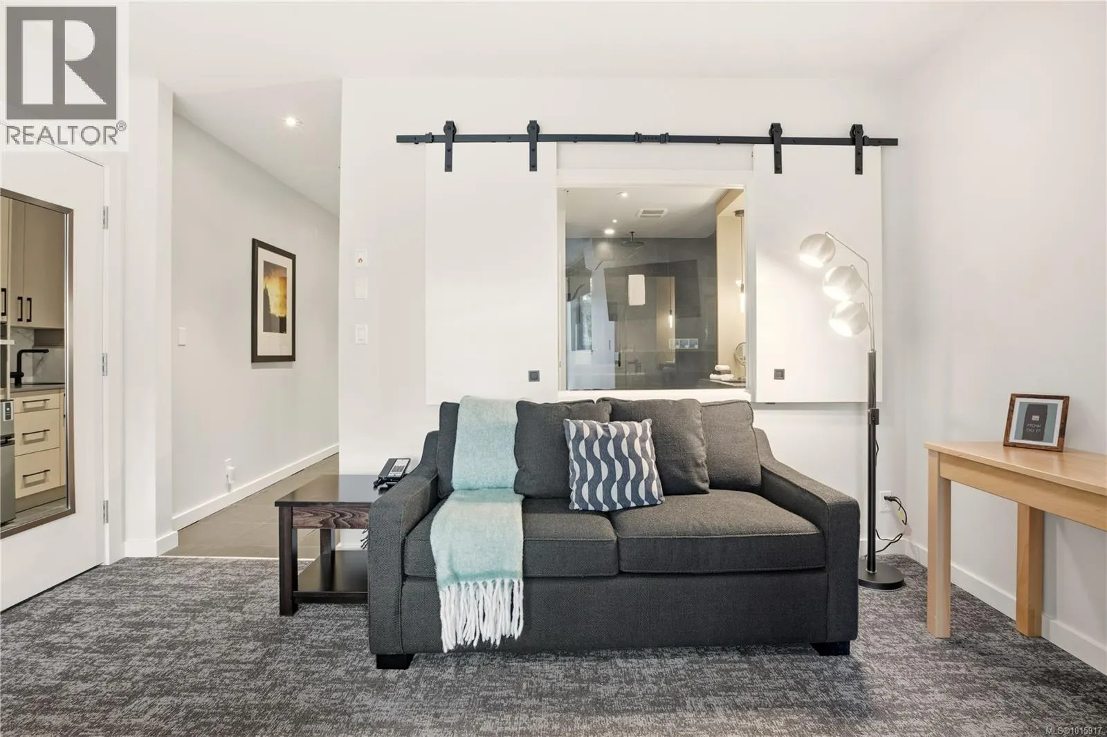 302 596 Marine Dr