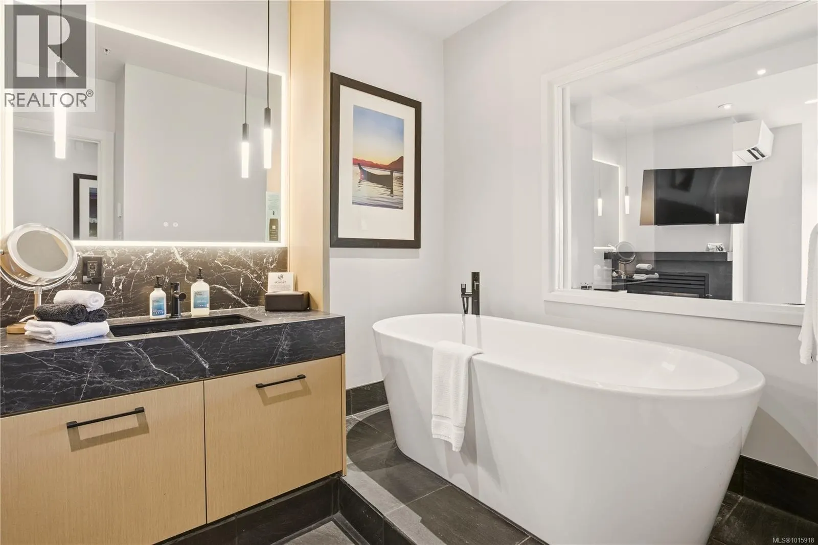 306 596 Marine Dr
