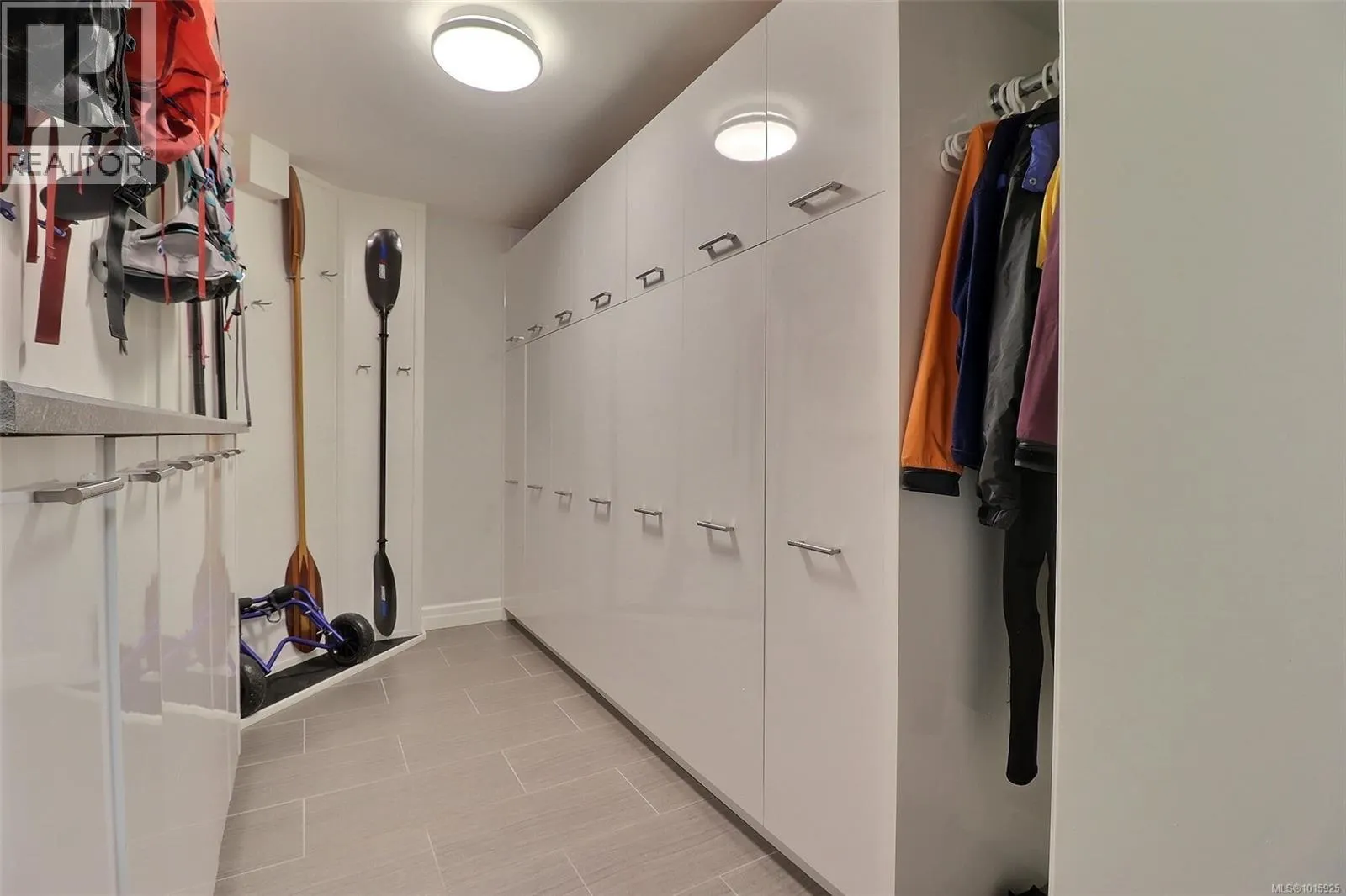 3977 Lexington Ave