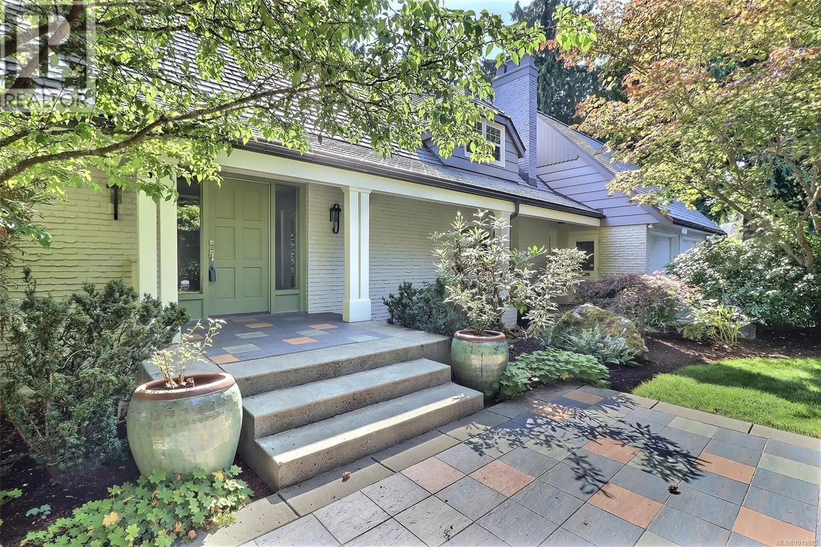 3977 Lexington Ave