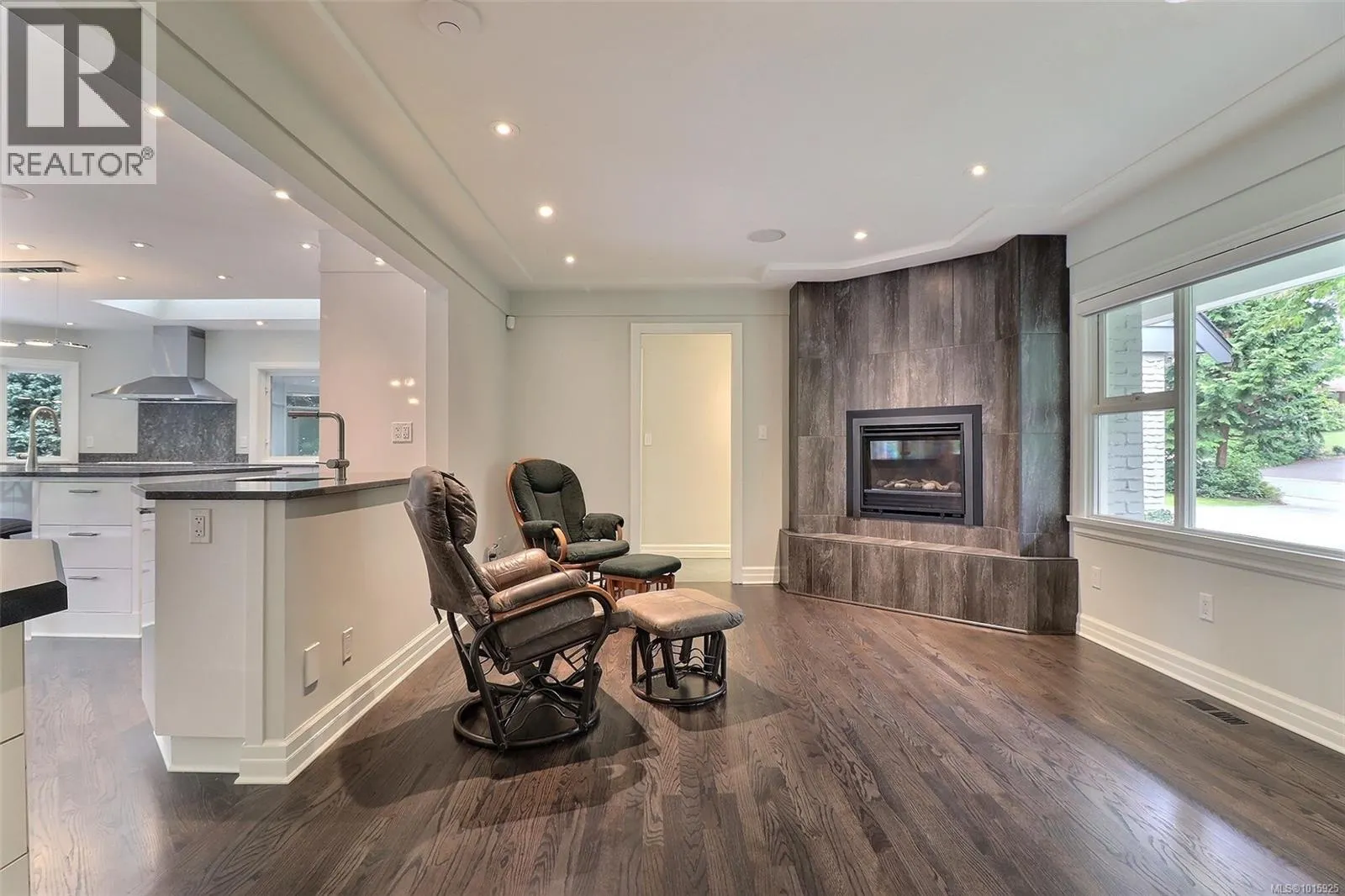 3977 Lexington Ave