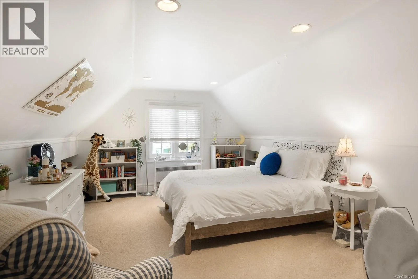 2773 Arbutus Rd