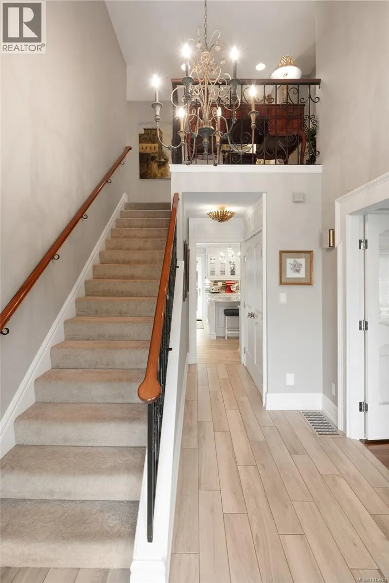 2773 Arbutus Rd