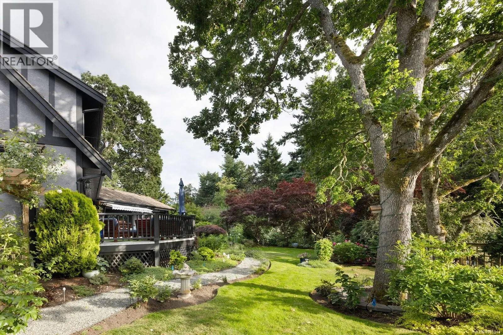 2773 Arbutus Rd