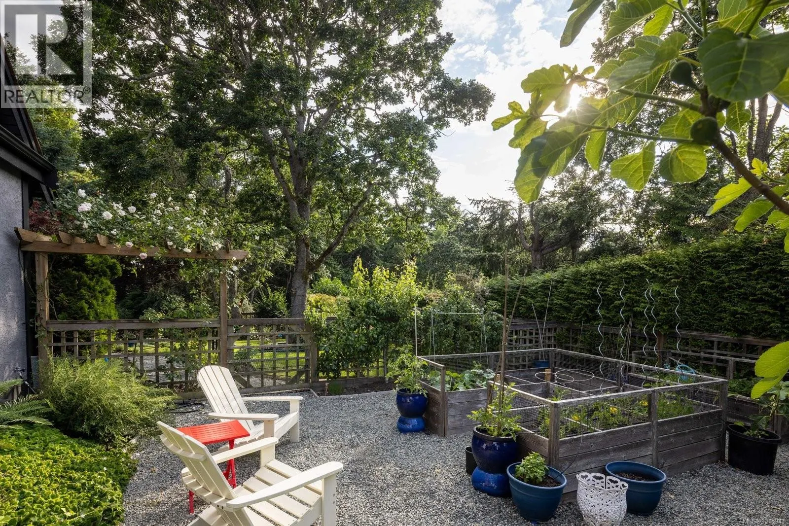 2773 Arbutus Rd