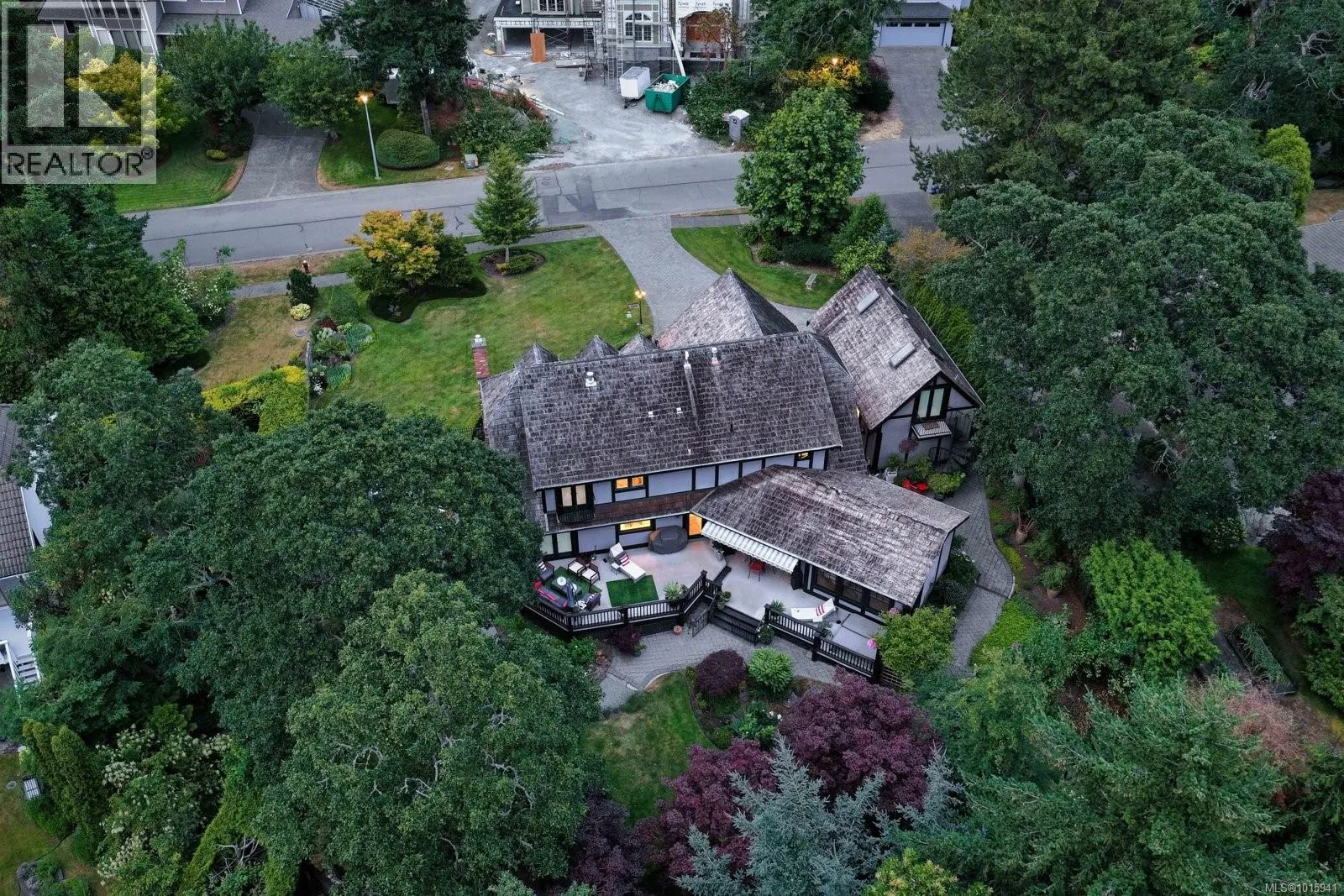 2773 Arbutus Rd