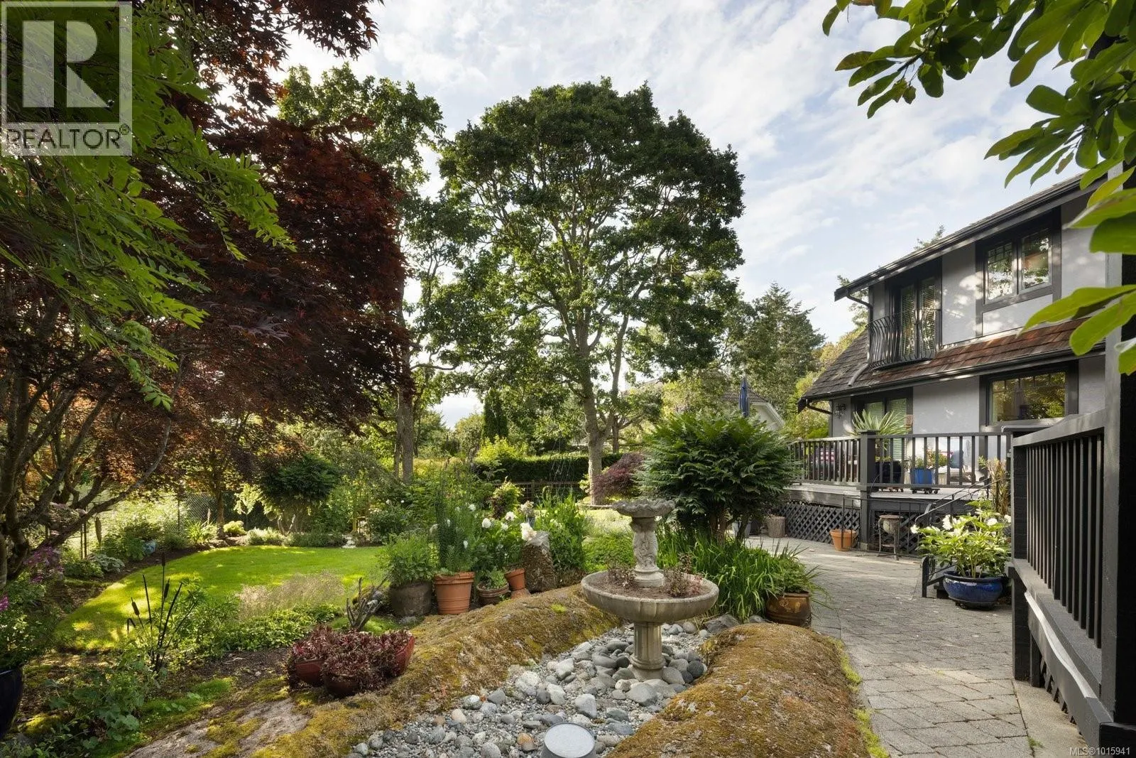 2773 Arbutus Rd