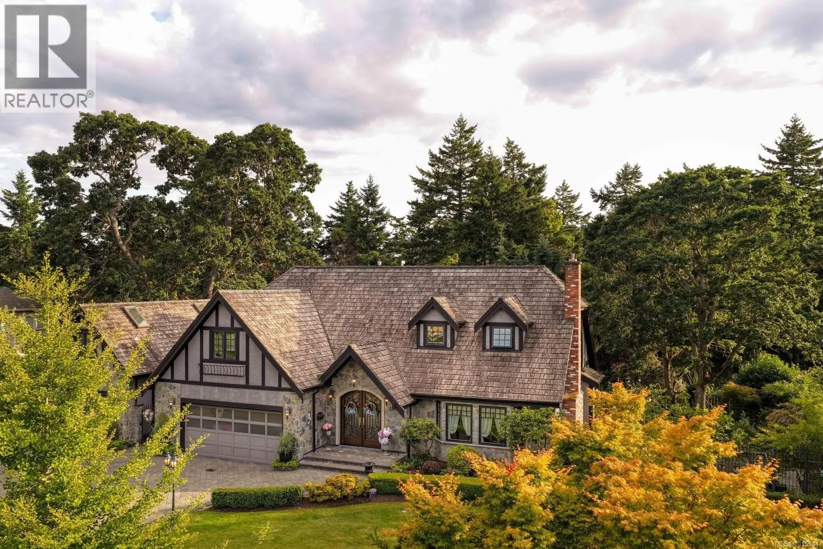2773 Arbutus Rd
