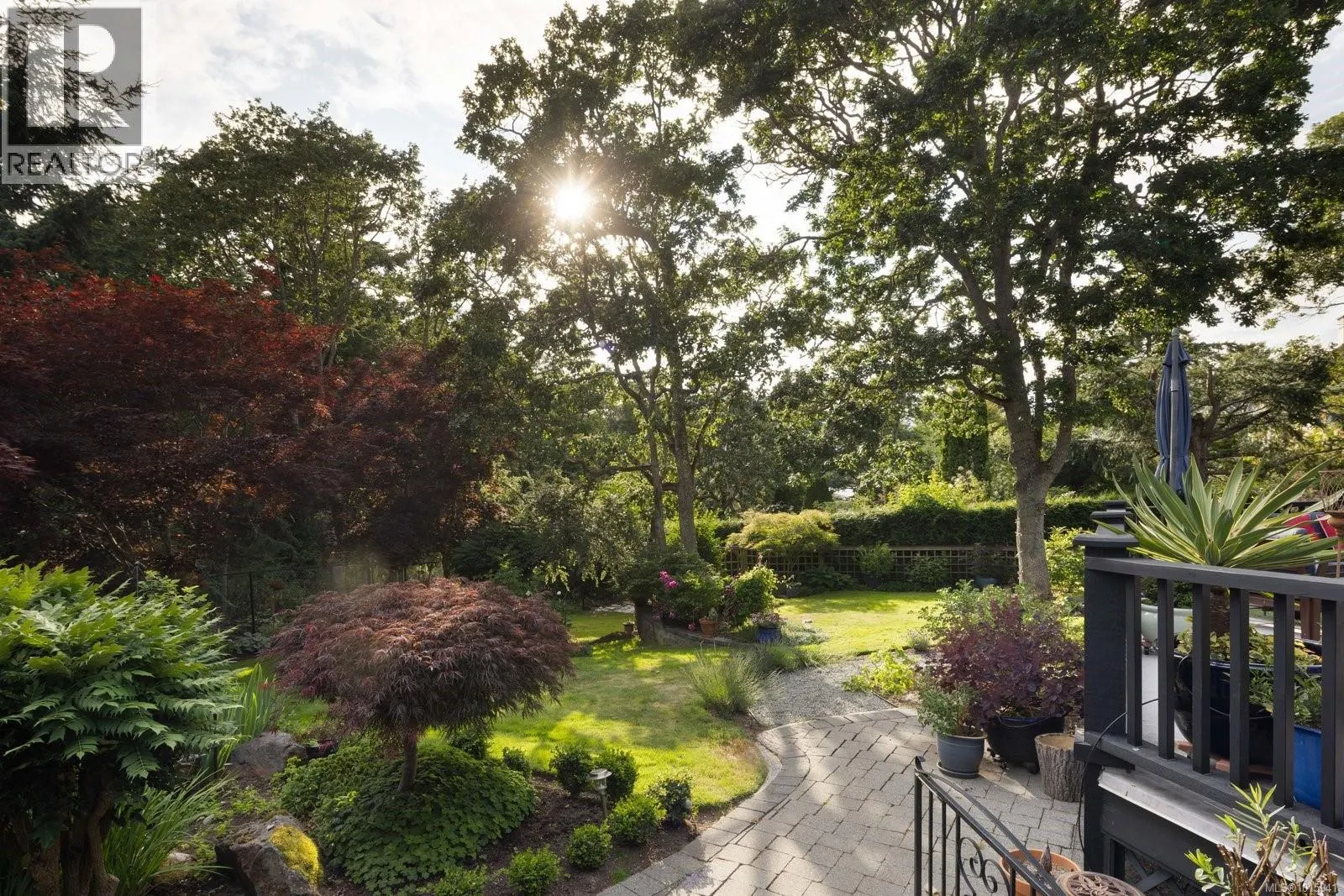 2773 Arbutus Rd