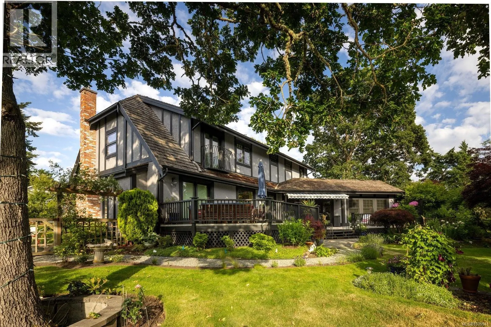 2773 Arbutus Rd