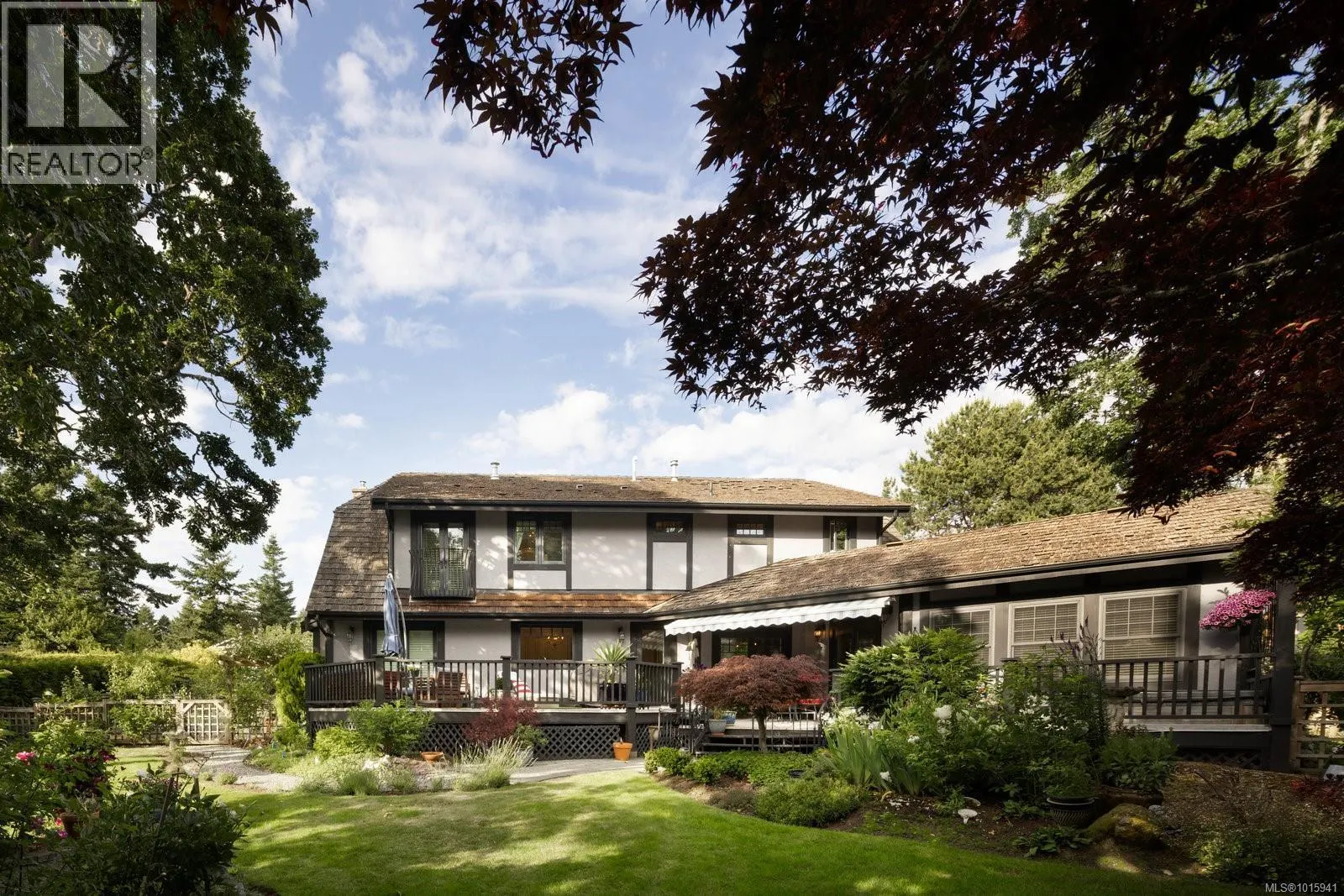 2773 Arbutus Rd