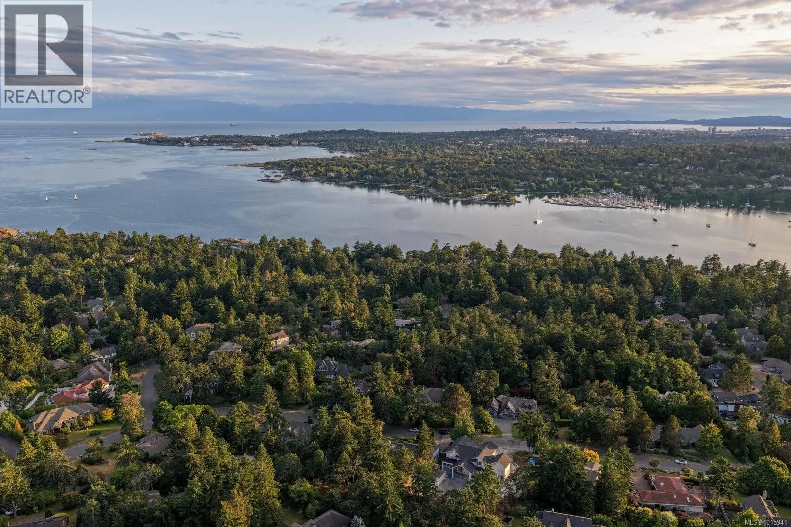 2773 Arbutus Rd
