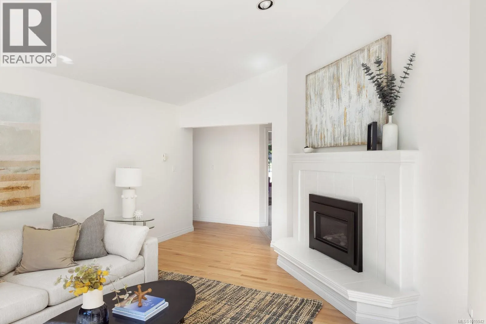 2693 MacDonald Dr E