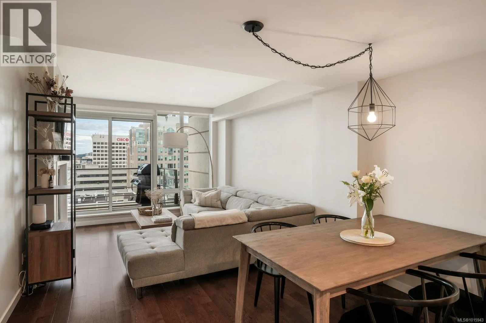 1503 707 Courtney St