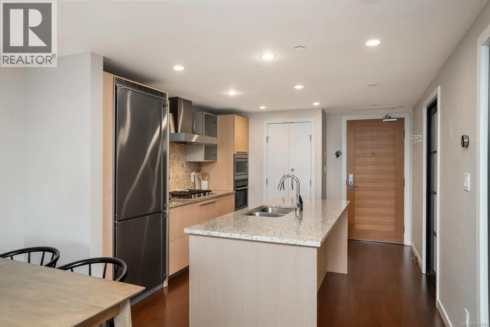 1503 707 Courtney St