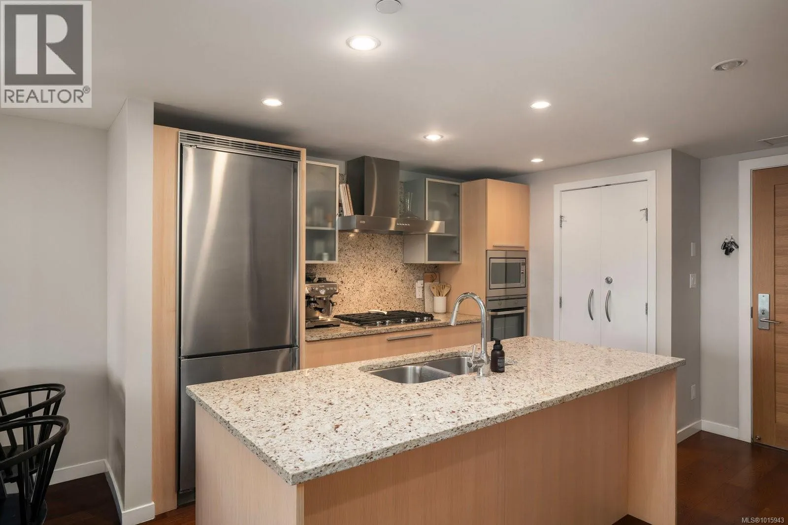 1503 707 Courtney St