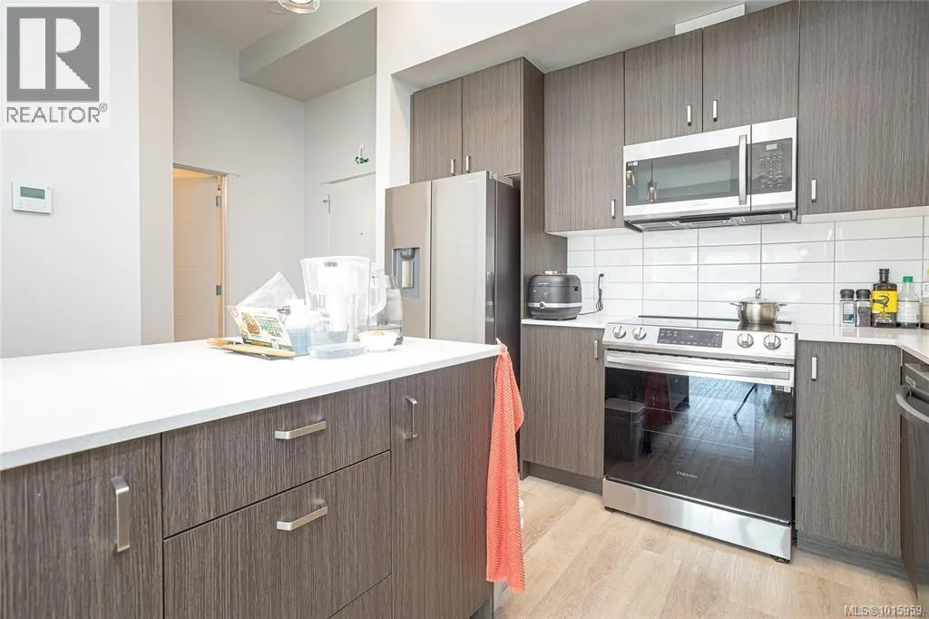 106 164 Alberni Hwy