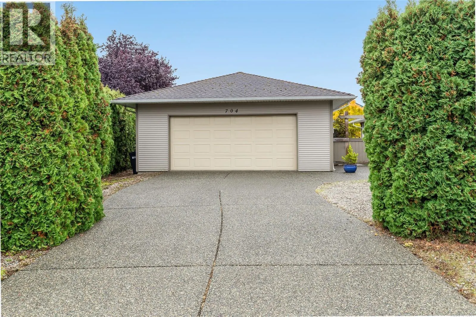 704 Foxtail Ave