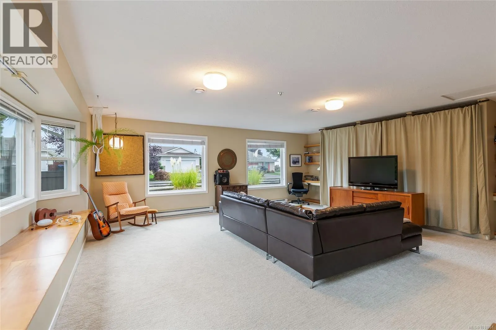 704 Foxtail Ave