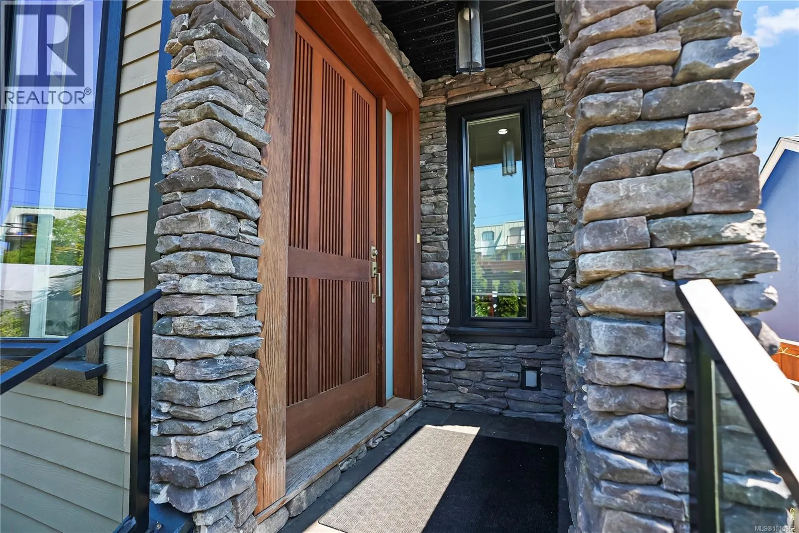 47 Dock St