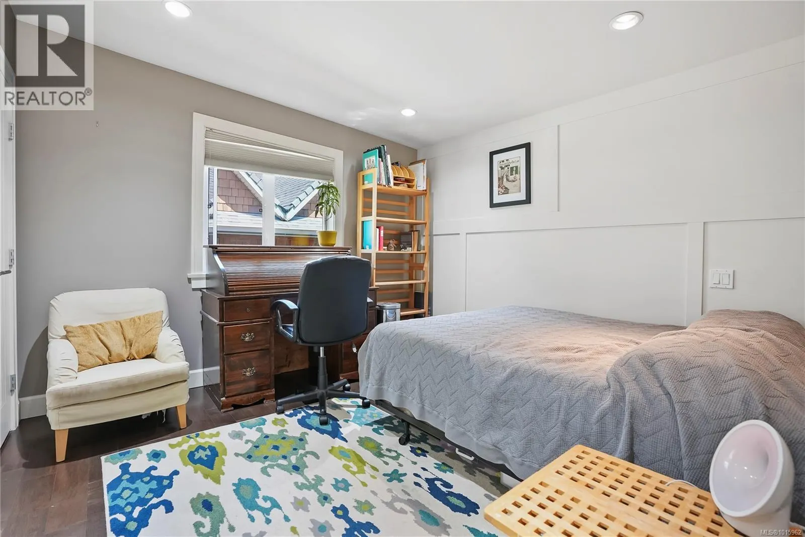 47 Dock St