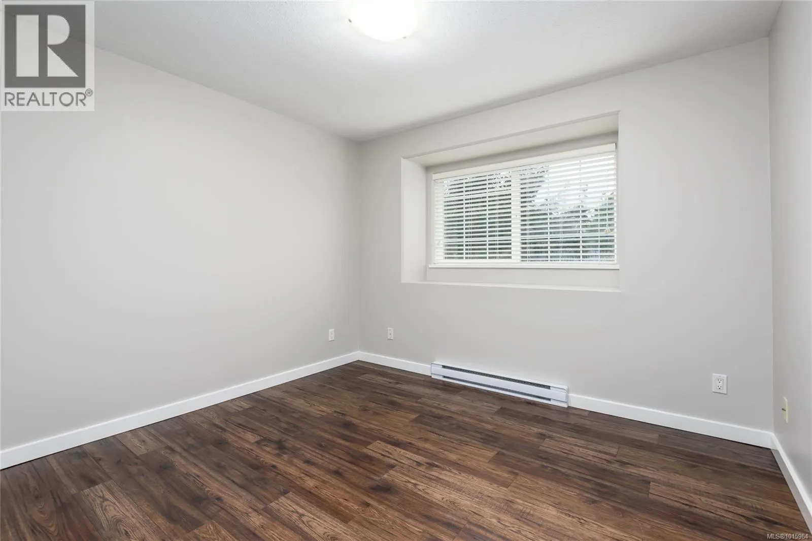 890 Waddington Cres