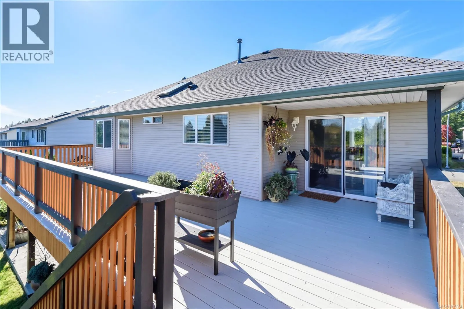 890 Waddington Cres