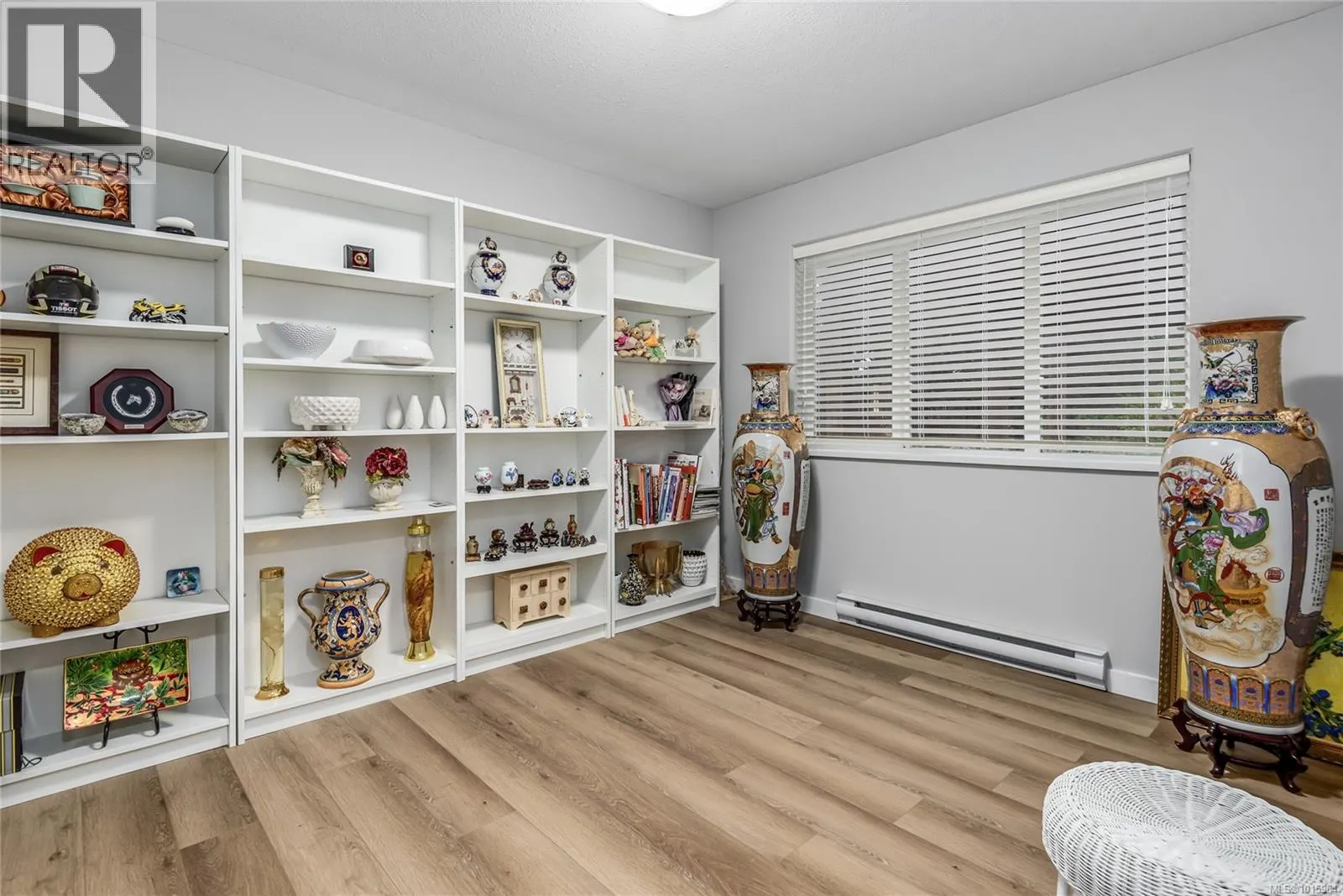 890 Waddington Cres