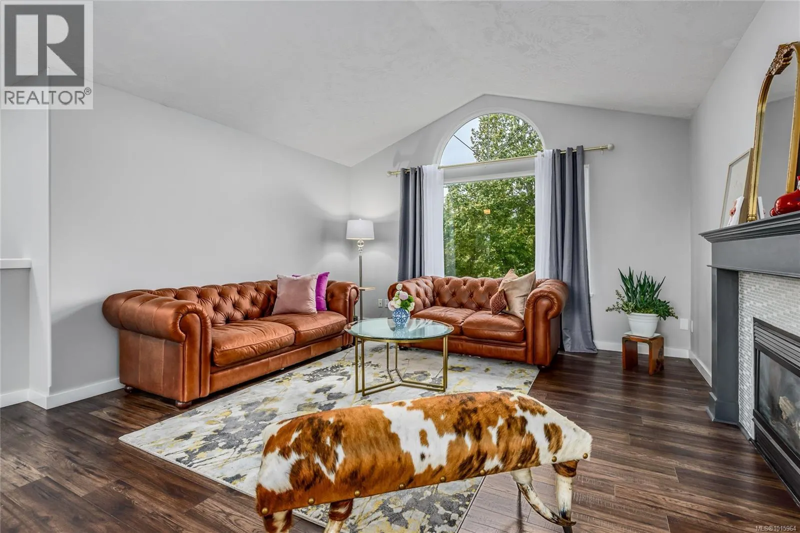 890 Waddington Cres