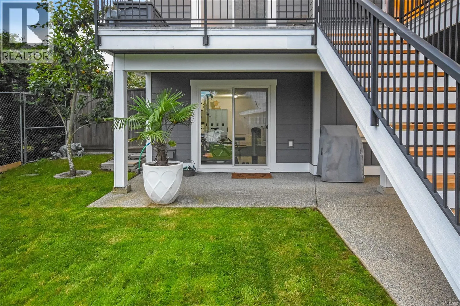 2580 Holyrood Dr