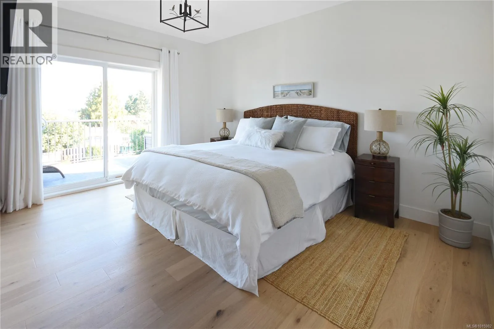 2580 Holyrood Dr