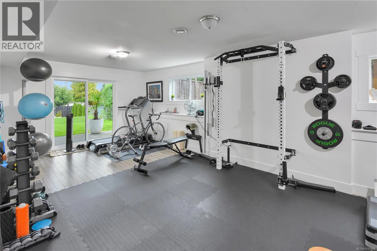 2580 Holyrood Dr
