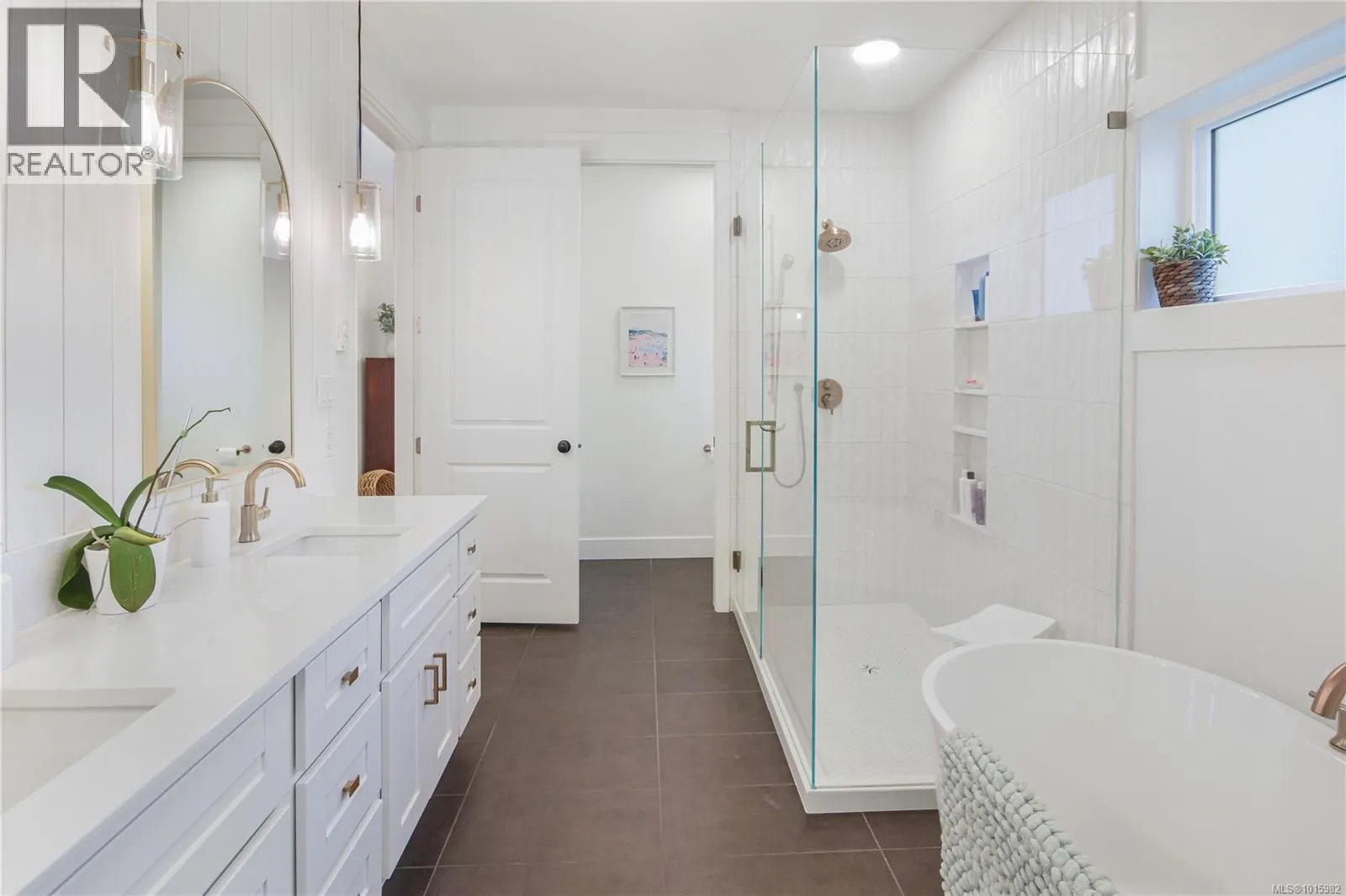 2580 Holyrood Dr